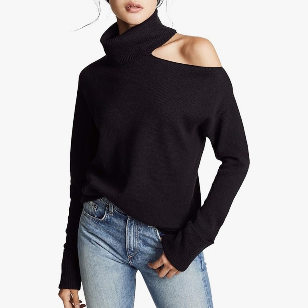 Paige Raundi sweater. Black. Size M
